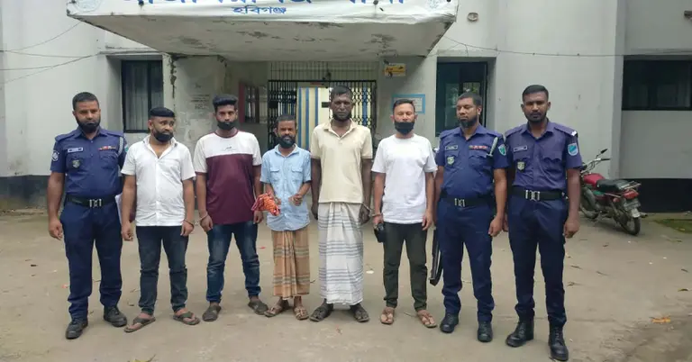আটক হওয়া পাঁচজন
